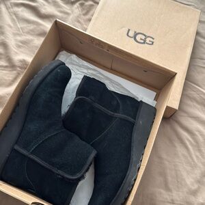 UGG